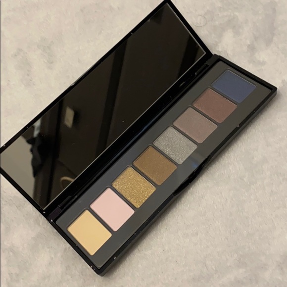 Elizabeth Arden eyeshadow pallete - Picture 2 of 4